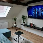 Wohlfuehl-oase In Der Altstadt Mit Wifi, Xl Badewanne, Voll Ausgestatteter Kueche, Hunde Ohne Aufpreis, 17 Min Zur Messe, 3 Min Zum Schloss アパート