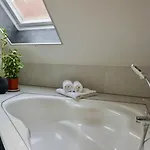アパート Wohlfuehl-oase In Der Altstadt Mit Wifi, Xl Badewanne, Voll Ausgestatteter Kueche, Hunde Ohne Aufpreis, 17 Min Zur Messe, 3 Min Zum Schloss デーリッチュ