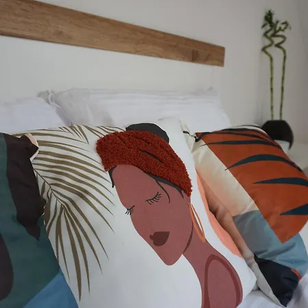 Wohlfuehl-oase In Der Altstadt Mit Wifi, Xl Badewanne, Voll Ausgestatteter Kueche, Hunde Ohne Aufpreis, 17 Min Zur Messe, 3 Min Zum Schloss Appartamento Delitzsch