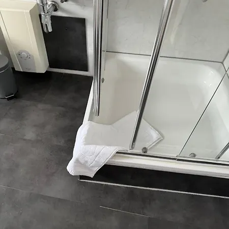 Appartement Wohlfuehl-oase In Der Altstadt Mit Wifi, Xl Badewanne, Voll Ausgestatteter Kueche, Hunde Ohne Aufpreis, 17 Min Zur Messe, 3 Min Zum Schloss *