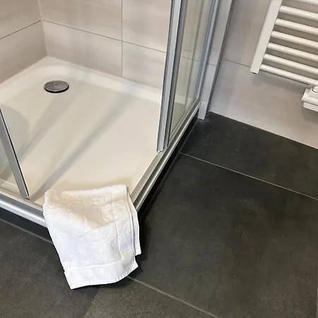 Wohlfuehl-oase In Der Altstadt Mit Wifi, Xl Badewanne, Voll Ausgestatteter Kueche, Hunde Ohne Aufpreis, 17 Min Zur Messe, 3 Min Zum Schloss アパート デーリッチュ