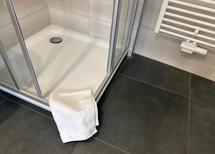 Wohlfuehl-oase In Der Altstadt Mit Wifi, Xl Badewanne, Voll Ausgestatteter Kueche, Hunde Ohne Aufpreis, 17 Min Zur Messe, 3 Min Zum Schloss شقة ديلتزش